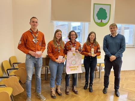 Skavti prinesli betlehemsko luč miru